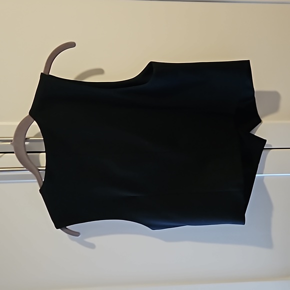 Freda's short black vest - Picture 2 of 5